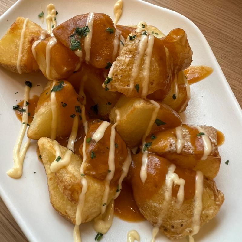 patatas bravas ポテトフライとブラバソース(スペインパビリオンレストラン)