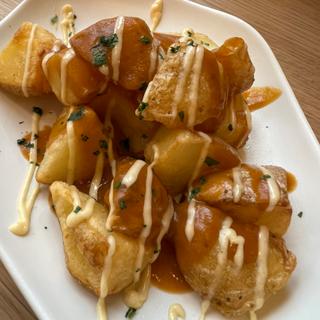 patatas bravas ポテトフライとブラバソース