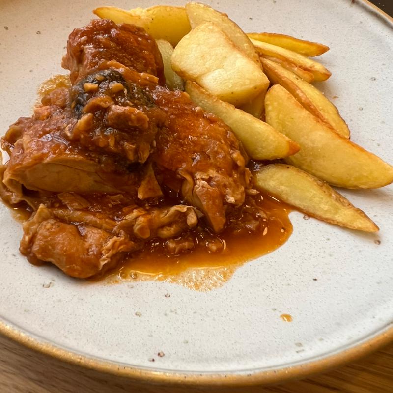 pollo rustido 鶏肉のカタルーニャ風(スペインパビリオンレストラン)