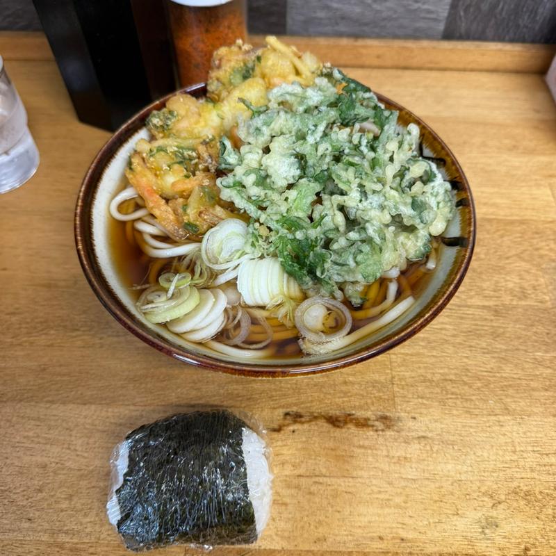 天ぷらうどん大盛　春菊天　おにぎり(戸隠 （トガクシ）)