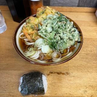天ぷらうどん大盛　春菊天　おにぎり