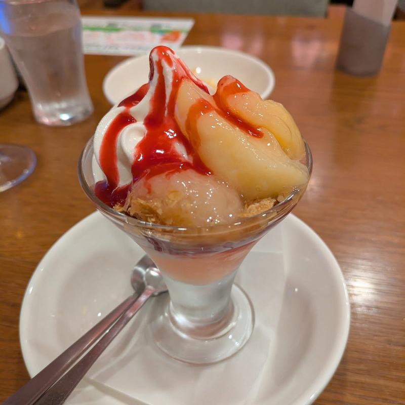 ごろっと白桃のサンデー(ガスト 千歳船橋店 )