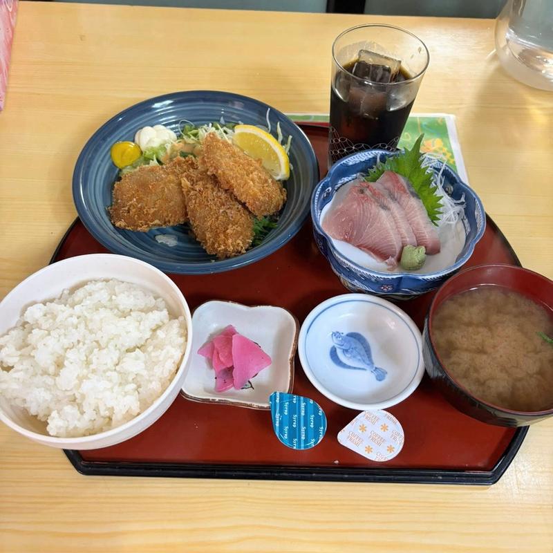 ヒレカツとワラサの刺身定食(多満利屋きらく)