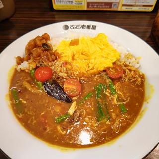 チキンと夏野菜カレー＋スクランブルエッグ