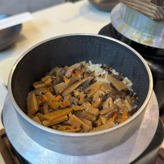 鶏出汁とり釜飯