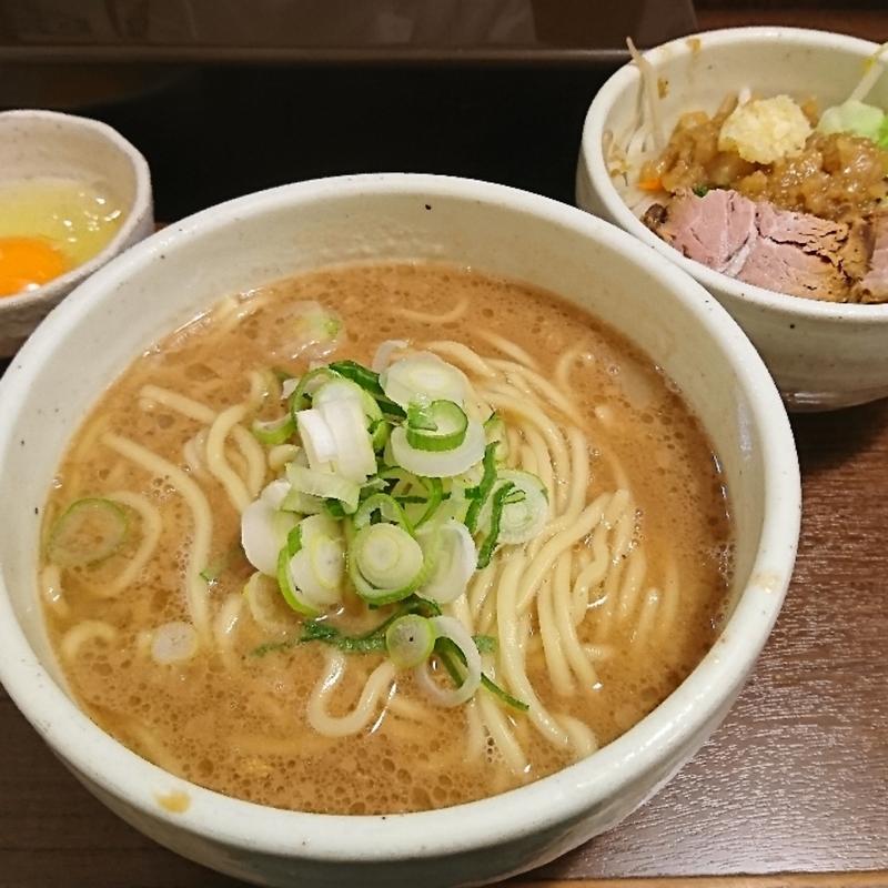 生姜醤油の濃厚ラーメン スタベジ 生たまご(麺処一笑)