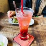ざくろとローズヒップの炭酸水