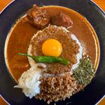 KOYAMAチキンと東京キーマのあいがけ(CHIISAKATTAONNA（小さかった女）)