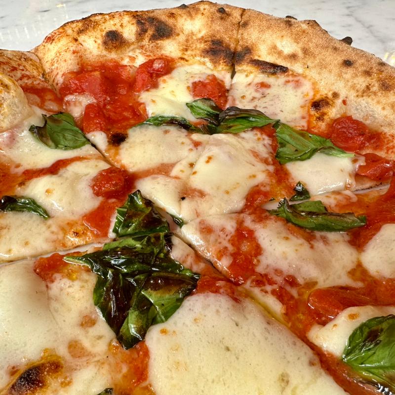 マルゲリータエクストラ(Pizzeria Braceria CESARI!!)