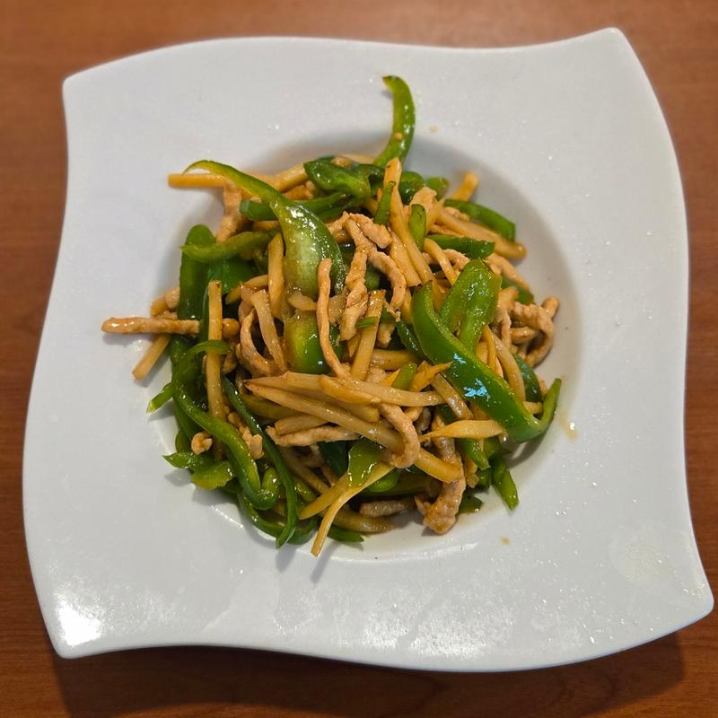 豚肉とピーマン細切り炒め(本格中国料理 龍華軒)