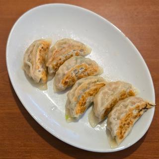 ジューシーな手作り焼き餃子(6個)