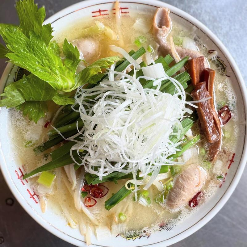 牛ホルモンの豚そば(西ゼットン)