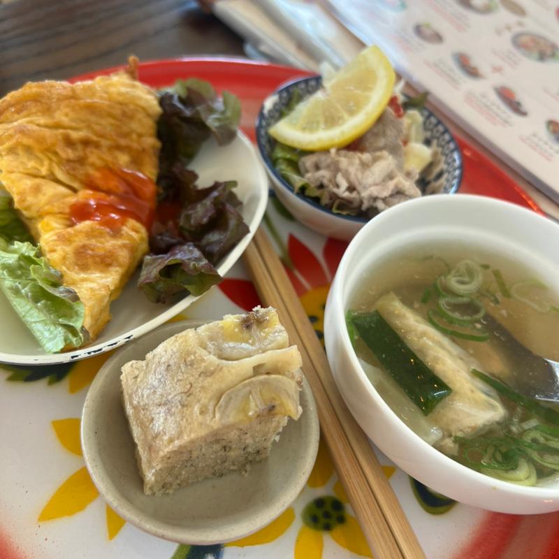 豚しゃぶのライムナンプラーサラダ カイチャオ スープ(タイのおうちごはんaroina)