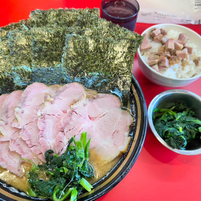 中盛りチャーシュー(5枚)、海苔、鉾田産朝取れほうれん草、チャーシューまぶしご飯(家系ラーメン王道家直伝樹道家 hitachinaka)