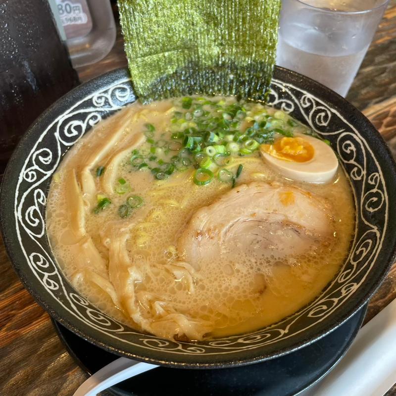 豚骨ラーメン(ラーメン どでかっちゃん)
