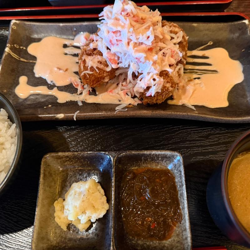 こぼれ蟹のクリームコロッケ 定食(居酒屋 港屋うおたん 学芸大学)