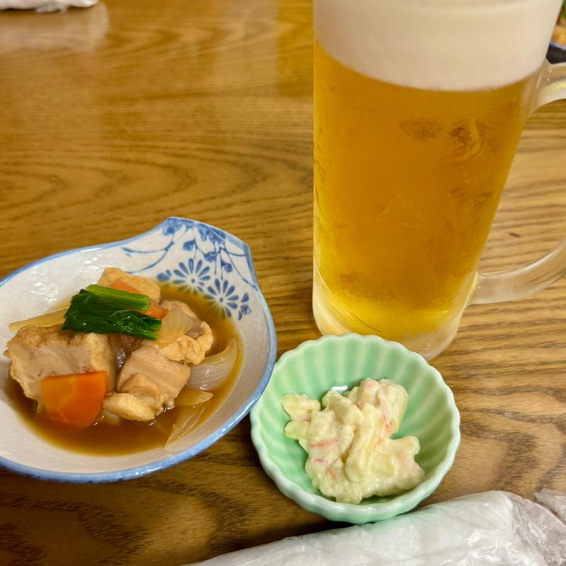 鳥肉の旨煮＋マカロニサラダ＋ビール(串焼き 与兵)