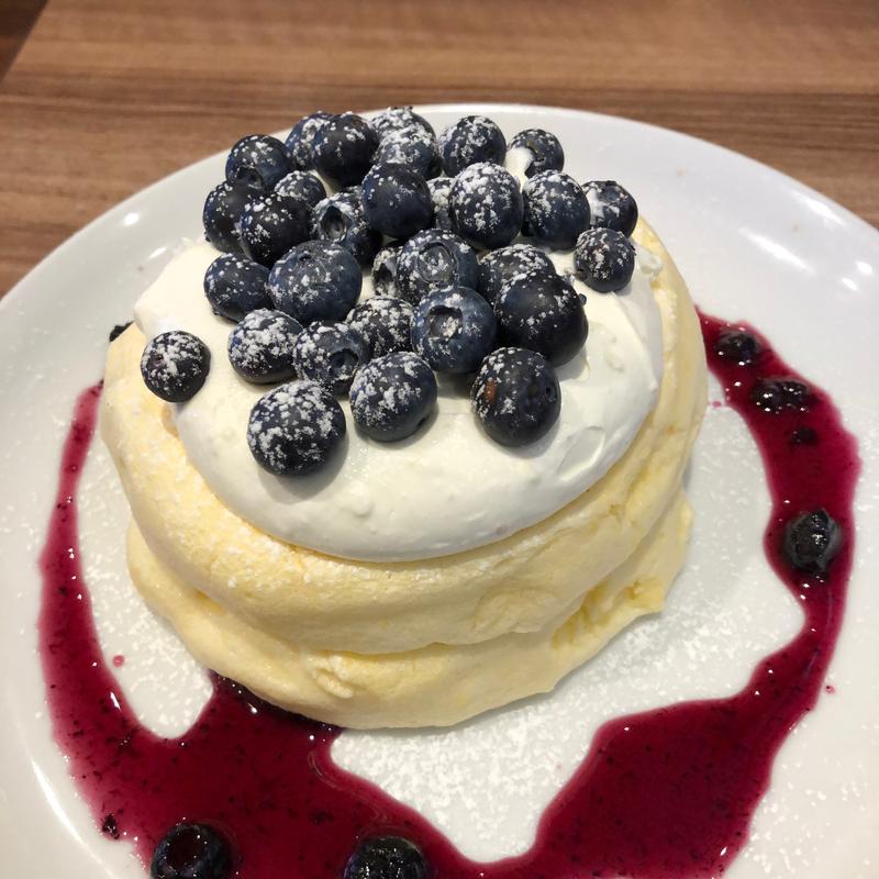 レアチーズクリームのブルーベリーリコッタパンケーキ(高倉町珈琲 大宮店)