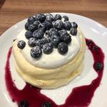 レアチーズクリームのブルーベリーリコッタパンケーキ