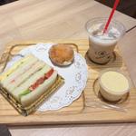 ミックスサンド、プリン、生ドーナツ