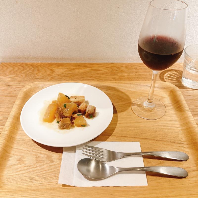 グラスワイン（赤）、豚バラ肉と大根の甘辛煮(porte cafe（ポルトカフェ）)