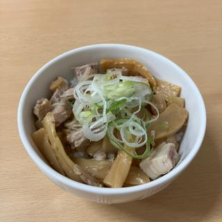 スタミナメンマ丼