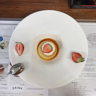 なめらか生プリンいちご添え