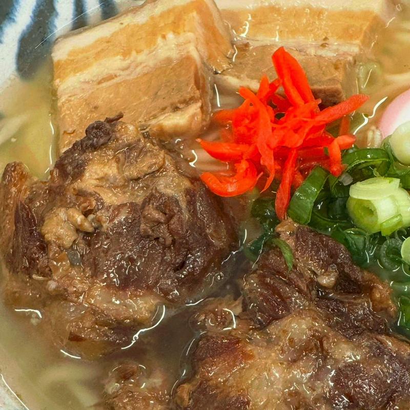 ソーキそば 三枚肉(沖縄料理 あちこーこー)