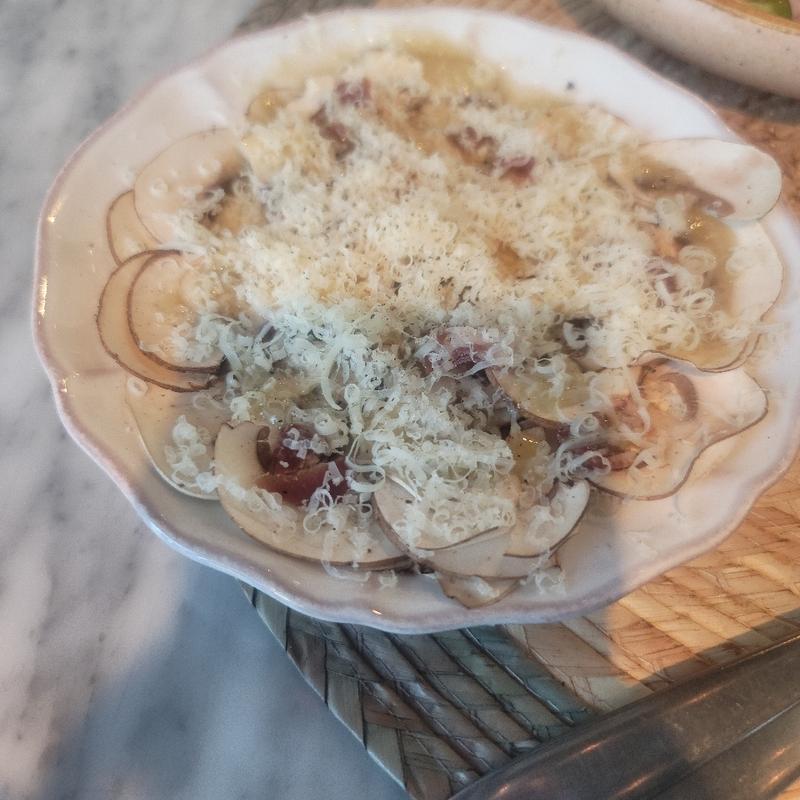 フレッシュマッシュルームのサラダ(XIRINGUITO Escriba)