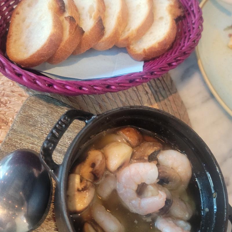 マッシュルームと海老のアヒージョ(XIRINGUITO Escriba)