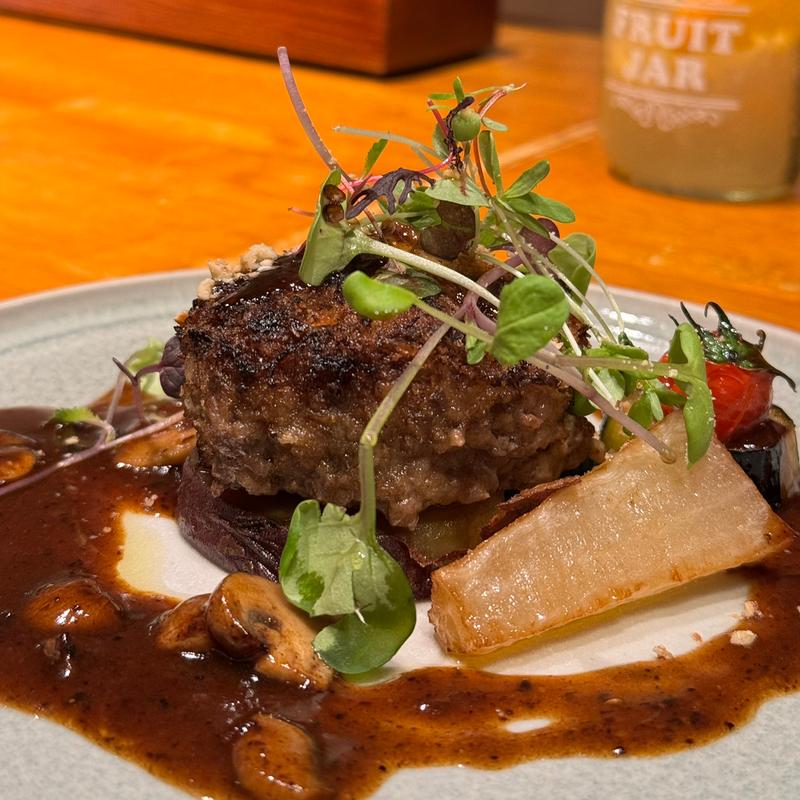 黒毛和牛のこだわりハンバーグ トリュフのソース(アイアン タイガー)