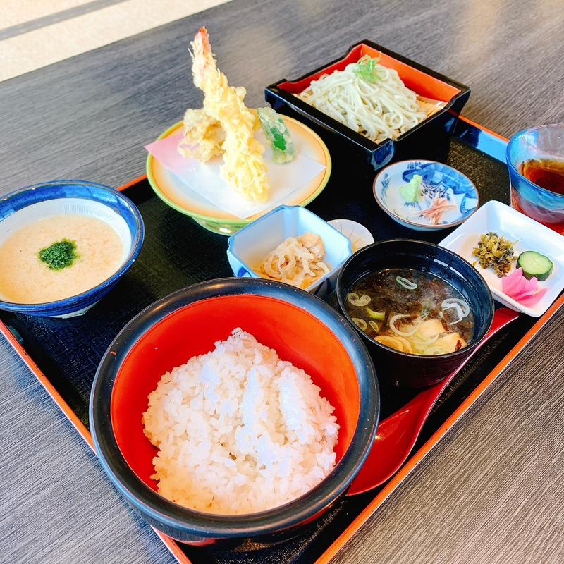 麦とろ御飯とシソ蕎麦(さくらの湯)