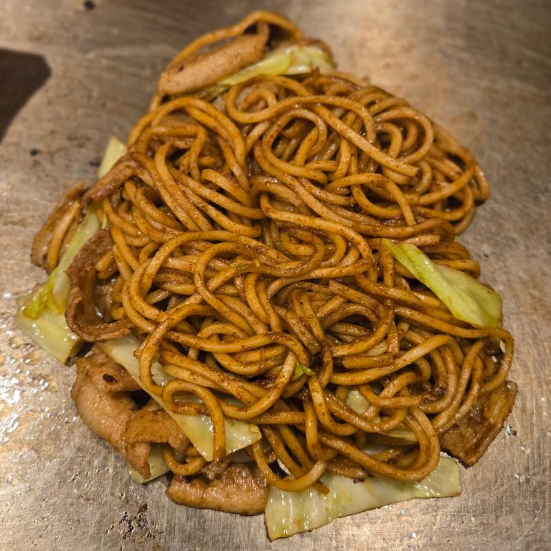 激辛カレー焼きそば(生卵付き)(鉄板焼 三八七 - みはな -)