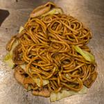 激辛カレー焼きそば(生卵付き)