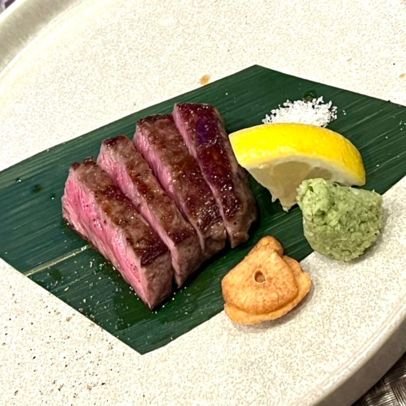 和牛赤身ステーキ赤ワインソースかけ（おまかせコース）(鉄板料理 かえる)