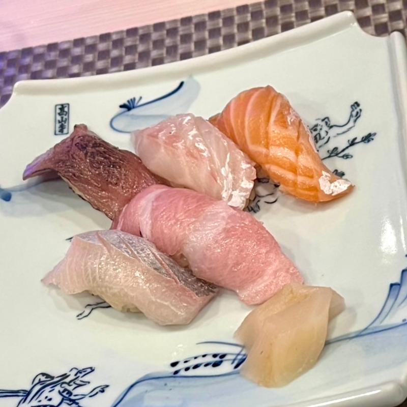 握り寿司5貫（おまかせコース）(鉄板料理 かえる)