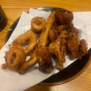 タコとイカの唐揚げ(武州うどんあかね&みどりダイニング)