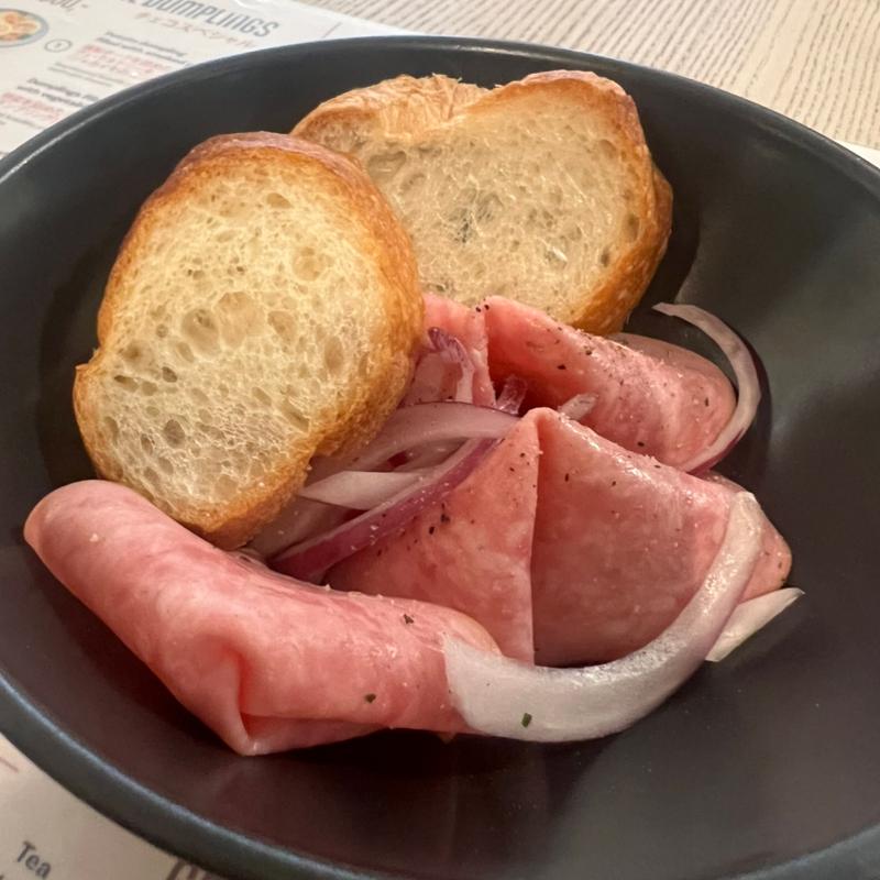 Traditional sour salami slices 伝統的なサラミスライス(チェコパビリオン)