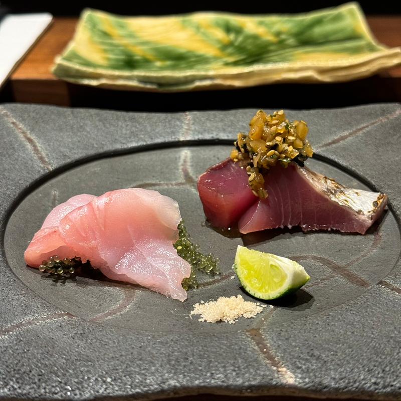 お造り(三重の初鰹と北海道のアコウダイ)(鮨 江戸富士)