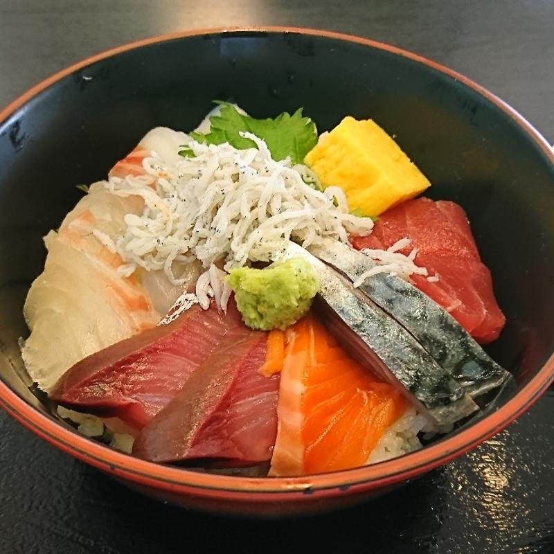 ランチ海鮮丼(海鮮茶屋 濱膳 （かいせんぢゃや はまぜん）)