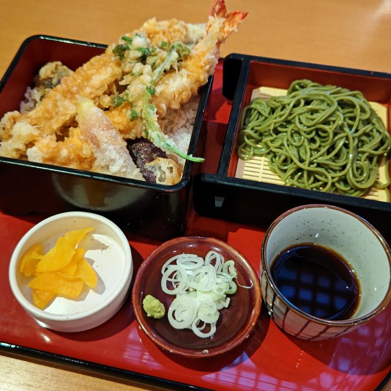 活〆真穴子と大海老の天重と宇治抹茶そば(味の民芸 丸山台店)