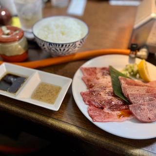 Dランチ/登別牛・牛タンセット(焼肉居酒屋 ぐうちょきぱ)