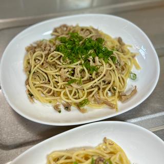 ねぎ塩豚ガツパスタ
