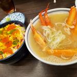 バラちらし丼と蟹汁(札幌市場めし まるさん亭)