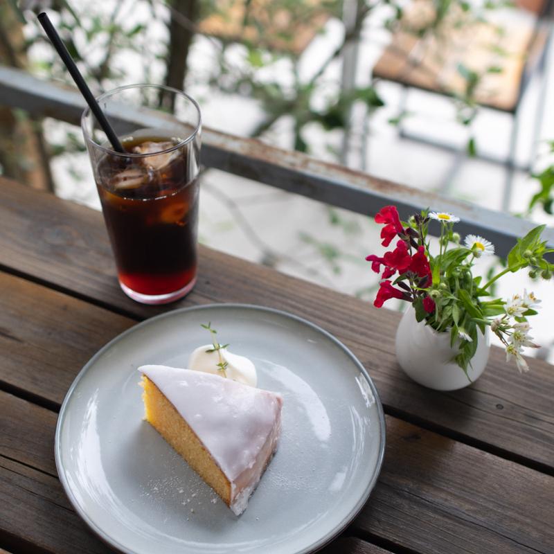 レモンとカルダモンのケーキ(Piece by Piece coffee)