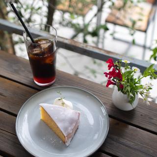 レモンとカルダモンのケーキ