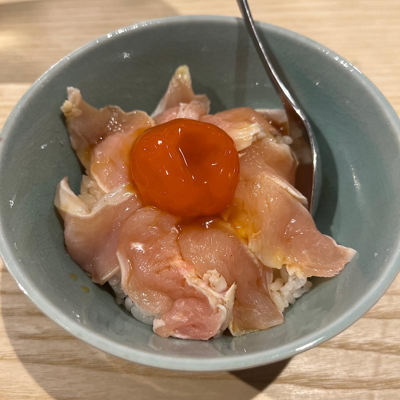 生親子丼（黒さつま鶏と卵黄醤油漬け）(酒場らいと - LIGHT -)