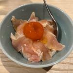 生親子丼（黒さつま鶏と卵黄醤油漬け）
