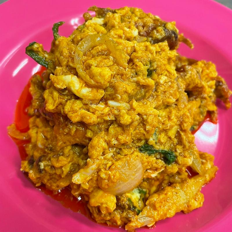 カニと卵のカレー炒め(バンコク食堂バードマン的場町)