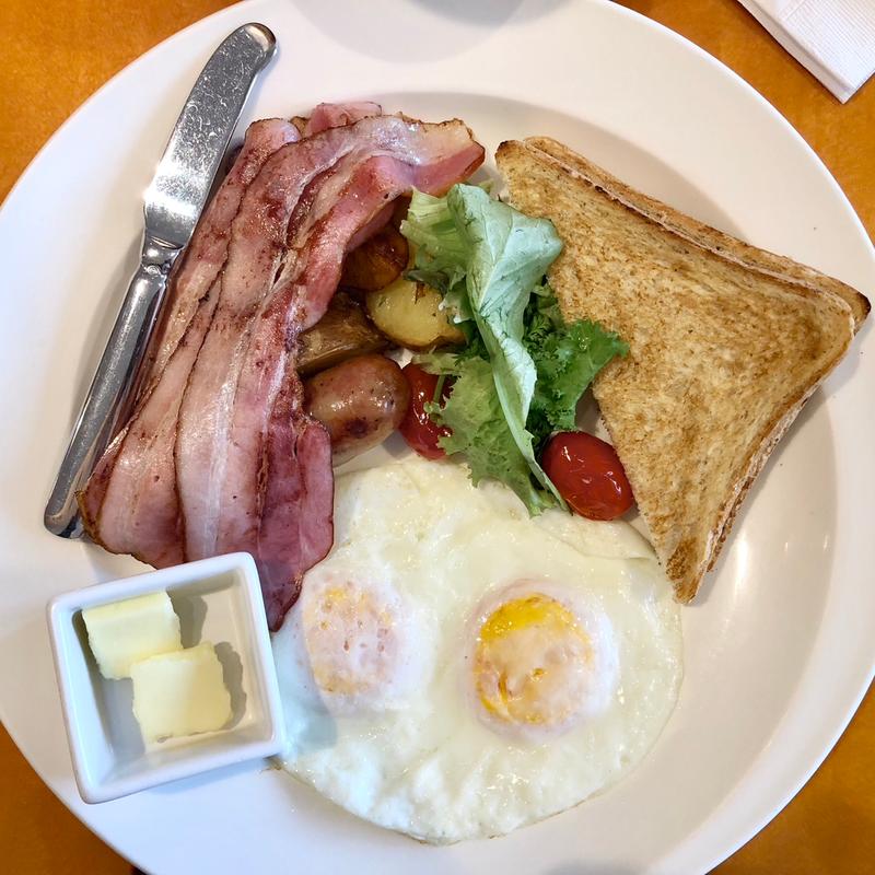 Bacon and Pork & Fennel Sausage Breakfast(トレーダーズバー)